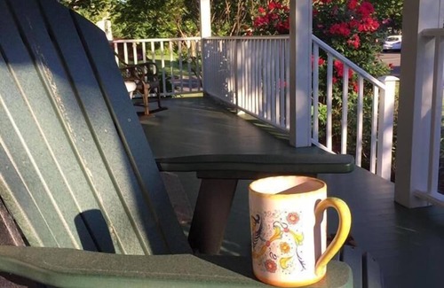 Spring Lake House | Newly Renovated Beach Cottage-4 Blocks to Beach, 5 Beach Badges & Outdoor Shower