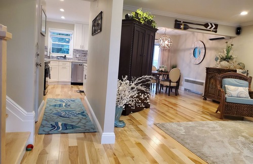 Long Beach House | Newly Renovated Beautiful Spacious 3 BD/2 BA Beach Home Just Steps to the Sand!