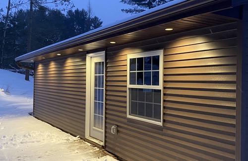 Tomahawk Cabin | Newly Renovated Cabin (dog friendly)