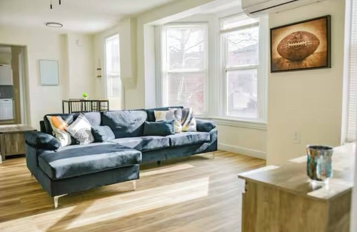 Mount Auburn Apartment | Newly renovated Charming 1-bedroom apartment w/AC WiFi in phenomenal Cincinnati