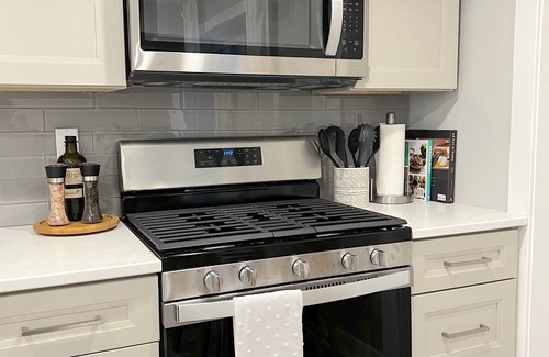 Downtown Jersey City House | Newly renovated condo, minutes to NYC!