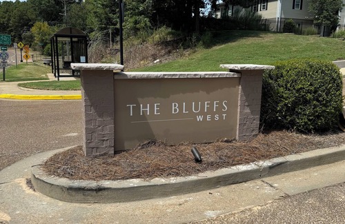 Oxford Condo | Newly Renovated Condo at The Bluffs West! Walk to campus, pool, and gym access.