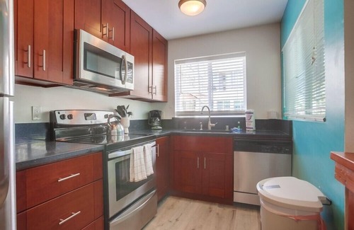 Central Mission Beach Apartment | Newly Renovated Condo - Close to Everything!