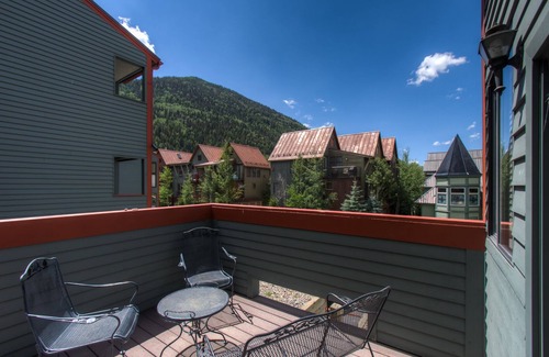 Telluride Condo | Newly renovated condo close to lift 7 and the grocery store.