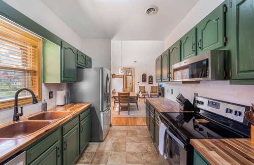 Whittier Condo | Newly Renovated Condo in Gated Golf Community