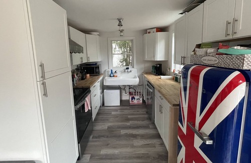 Montauk Cottage | Newly Renovated Cottage Across from the Ocean, Walk or Hampton Hopper to Town!