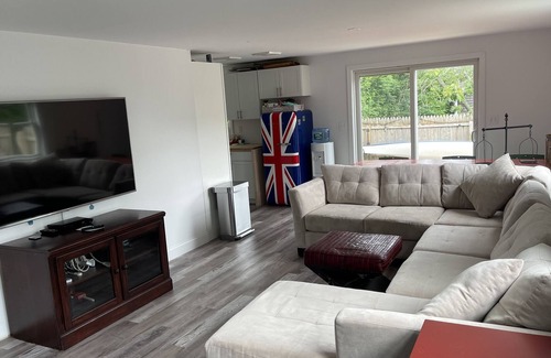 Montauk Cottage | Newly Renovated Cottage Across from the Ocean, Walk or Hampton Hopper to Town!