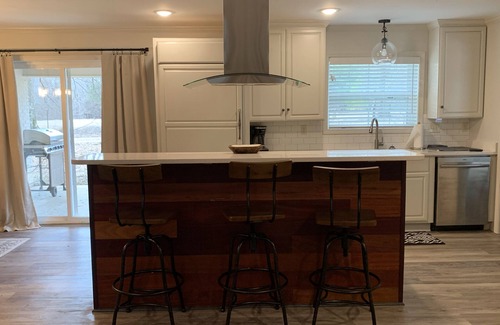Pope House | Newly Renovated, Cozy 3 Bedroom Home - 5 minutes from Enid Lake
