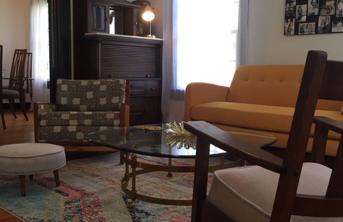 Caldwell House | Newly Renovated Craftsmen Cottage minutes to Texas A&M