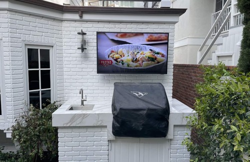 Balboa Island House | Newly renovated decorator perfect Island villa.