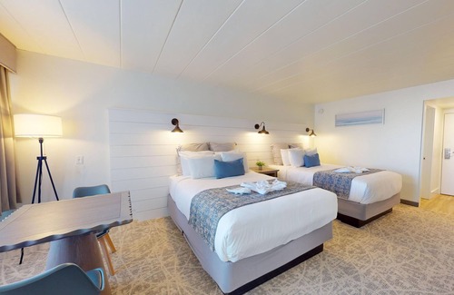 North End Hotel | Newly Renovated Double Queen Room