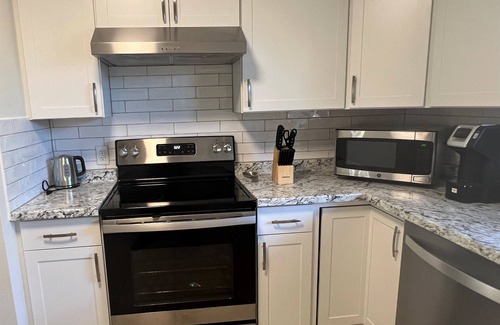South Venice House | Newly renovated, family and dogs friendly home, 5 miles from the Venice beach!