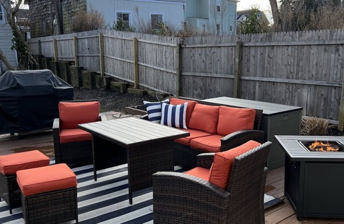Greenport House | Newly renovated farmhouse - steps to Greenport Village