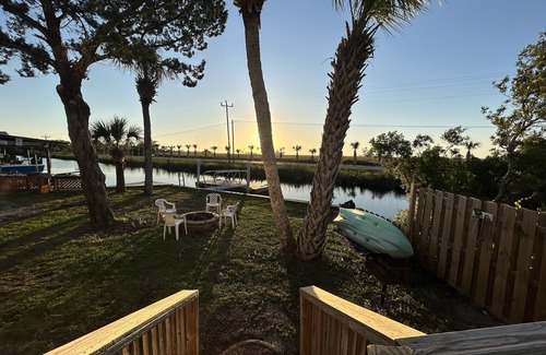 Suwannee Cottage | Newly Renovated Fish Camp, Private Boat Dock, Fire Pit