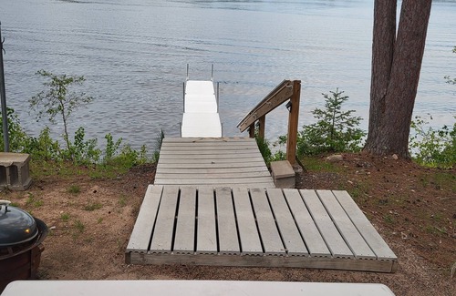 Tomahawk Cabin | NEWLY RENOVATED from top to bottom. Northwoods cabin on the shores of Somo Lake