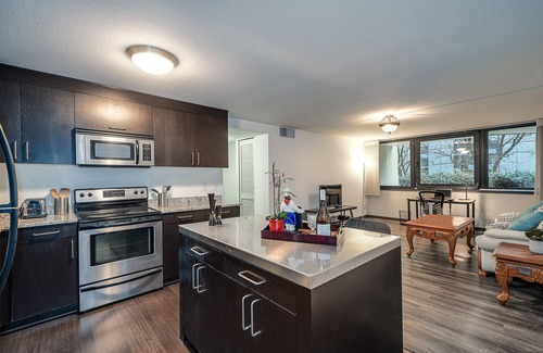 Downtown Portland Condo | Newly renovated/furnished 2BR condo near PSU/OHSU