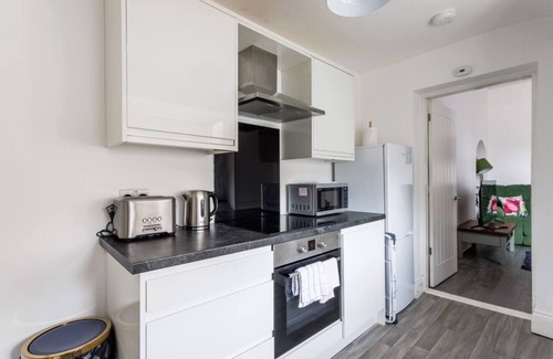 Sunderland House | Newly Renovated 3BR House near hospital & uni