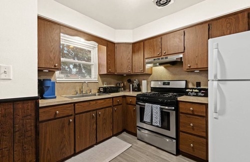 Lincoln Park House | Newly Renovated GEM Work Crews Welcome