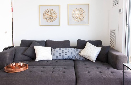 McCully - Moiliili Condo | Newly Renovated Great View & Spacious! *Pet Friendly*