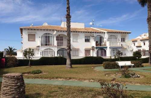 Los Balcones Apartment | Newly renovated ground floor apartment close to the sea!
