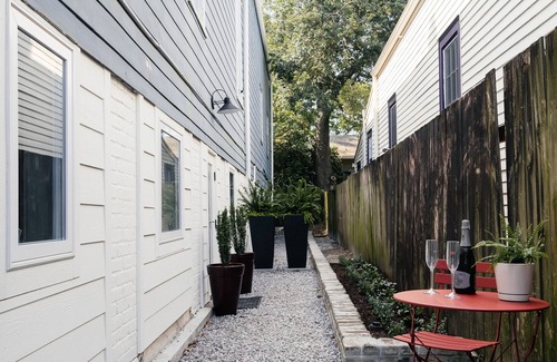 East Riverside House | Newly renovated historic garden level apartment