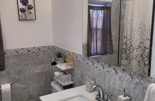 Queens House | Newly Renovated Home away from Home