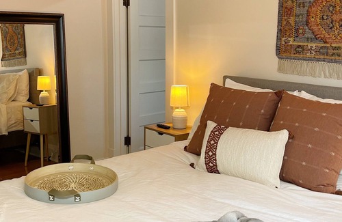 Midway House | Newly Renovated Home- minutes from light rail