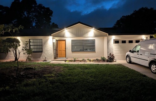 Lakeland House | Newly renovated home with a pool in the heart of south Lakeland.