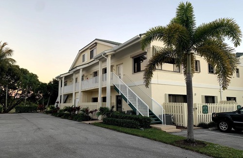 Bella Vista House | *Newly renovated* Jupiter Retreat Walk to beach, shops 3 BR 2.5 Ba