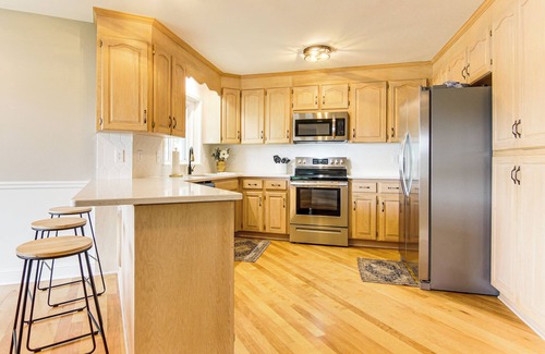 Campobello House | Newly Renovated Lake Bowen Home w/Game Room!