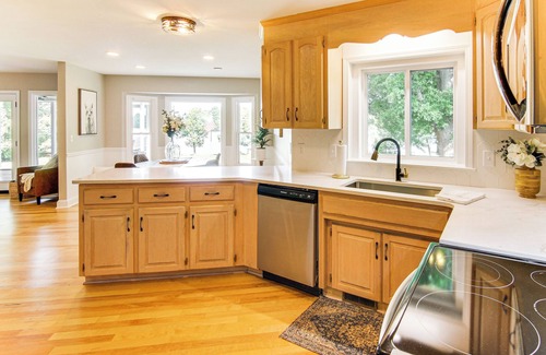 Campobello House | Newly Renovated Lake Bowen Home w/Game Room!