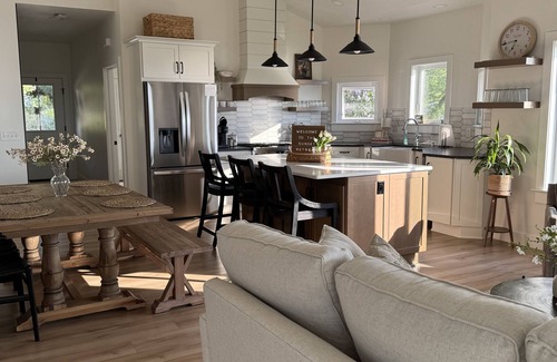 North East Cottage | Newly renovated lake house on the shores of Lake Erie with private beach access!