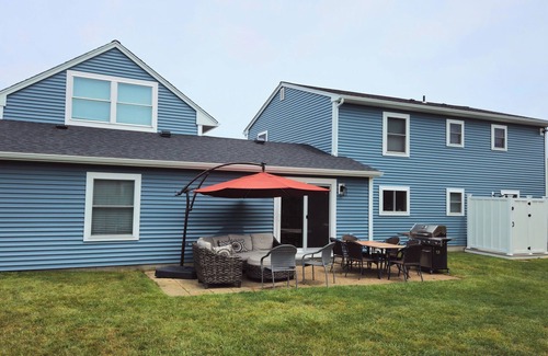 Eastward Look House | Newly Renovated, Large Beach House, New Central AC Walk To Scarborough Beach