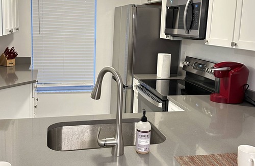 Kings Lake Condo | Newly Renovated Lovely Cozy 2-Bed/2bath Condo near Downtown Naples