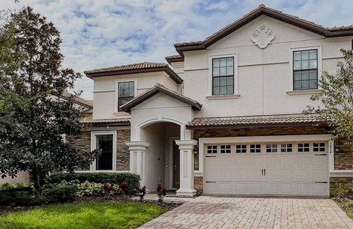 Davenport House | Newly Renovated Luxurious 8BR Oasis- Pool, Spa, Home Theater, Steps from Disney