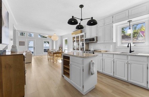 Petawawa Cottage | Newly renovated luxury cottage right on water with private beach
