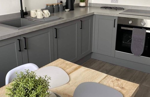 Holyhead Apartment | Newly renovated Maisonette in Holyhead Sea View