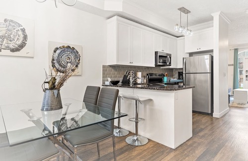 Canmore Condo | Newly Renovated! Marvellous Poolside Chalet - Pool & Hot Tub - Pet Friendly