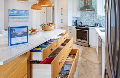 Nassau Condo | Newly Renovated Modern 2BR - Next to Baha Mar