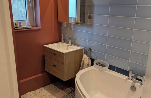 Evelyn Apartment | Newly renovated near river, zone 2 quiet and cozy apartment , sleeps 4