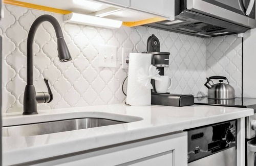 Myrtle Beach Resort | Newly RENOVATED! Oceanview w King suite Pools W/D