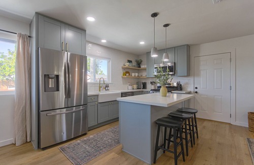 North Valley House | Newly Renovated Oceanside Home