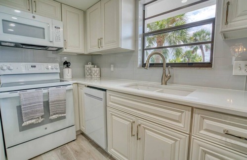 Park Shore Condo | Newly Renovated Park Shore Resort Deluxe Suite 238