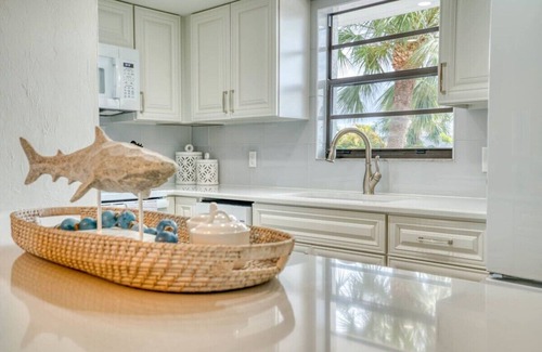 Park Shore Condo | Newly Renovated Park Shore Resort Deluxe Suite 238