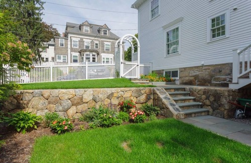 Egleston Square Apartment | Newly renovated pet friendly apt by parks and train!
