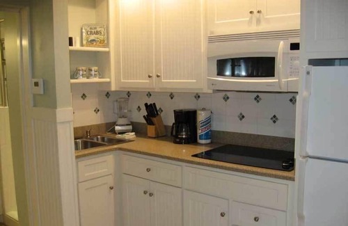 Saint Helena Island Resort | Newly Renovated Poolside Studio Steps from Beach Club & Tennis - Pet Friendly
