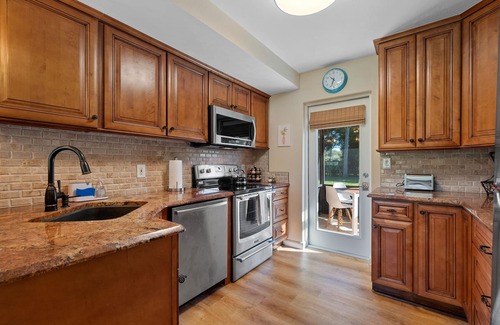 Rio Vista House | Newly renovated professionally decorated Gem close to beach, river and downtown.