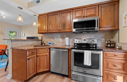 Rio Vista House | Newly renovated professionally decorated Gem close to beach, river and downtown.