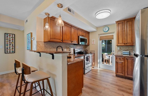 Rio Vista House | Newly renovated professionally decorated Gem close to beach, river and downtown.