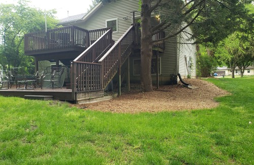 Fennville House | Newly renovated ranch home 8 miles from Saugatuck beaches, orchards & wineries.